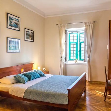 Apartman Natalia Tivat Exteriör bild