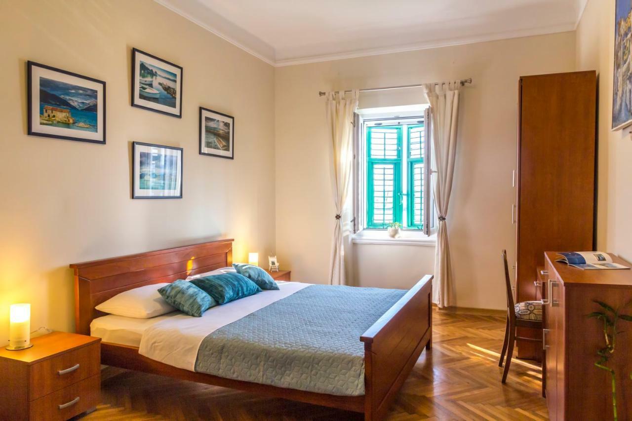 Apartman Natalia Tivat Exteriör bild